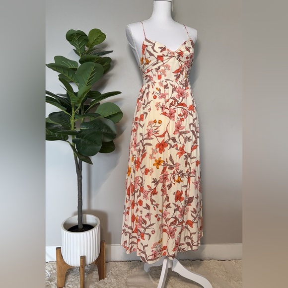 Petal + Pup Tusmore Dress in Cream size 6 - Picture 3 of 8